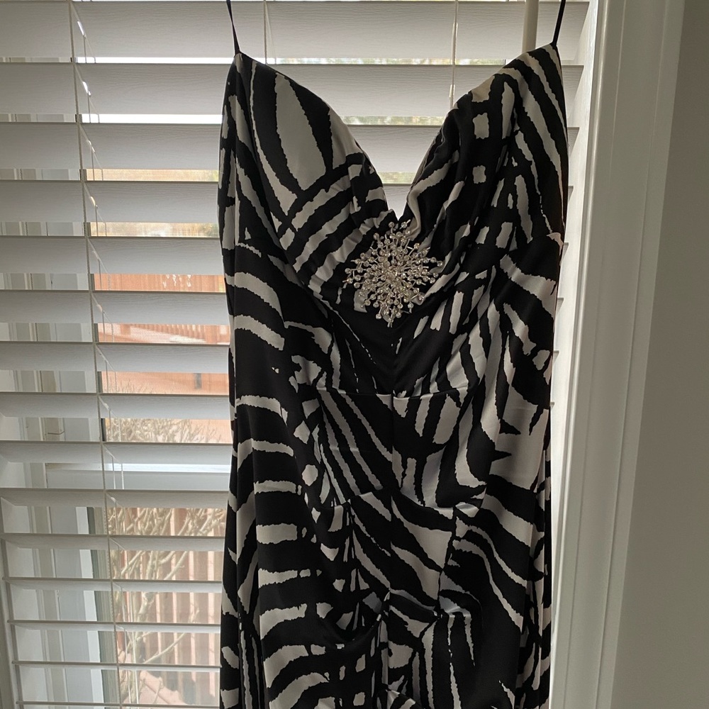 Gown - Picture 2 of 5